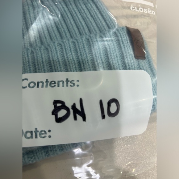 Obermeyer Women's Subalpine Beanie Hat Light Blue NWT Cuff Knit Acrylic - Picture 6 of 6
